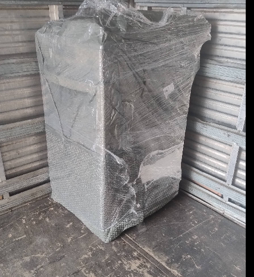 Eletrodoméstico cuidadosamente embalado em plástico bolha